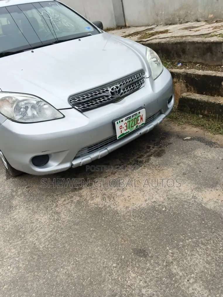 Toyota Matrix Hatchback FWD (1.8L 4cyl 5M) 2007 Silver