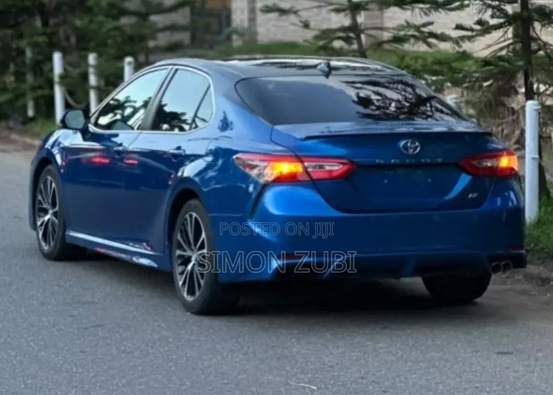 Toyota Camry SE (2.5L 4cyl 8A) 2019 Blue