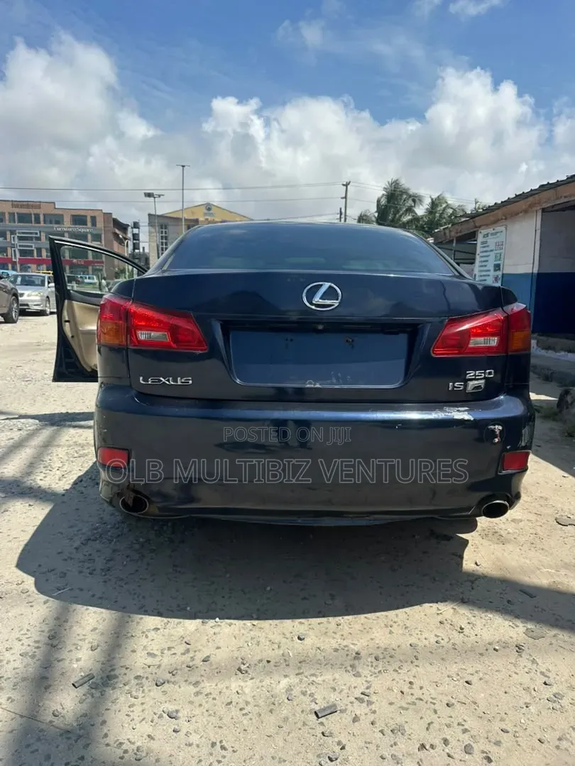 Lexus IS 2009 Blue
