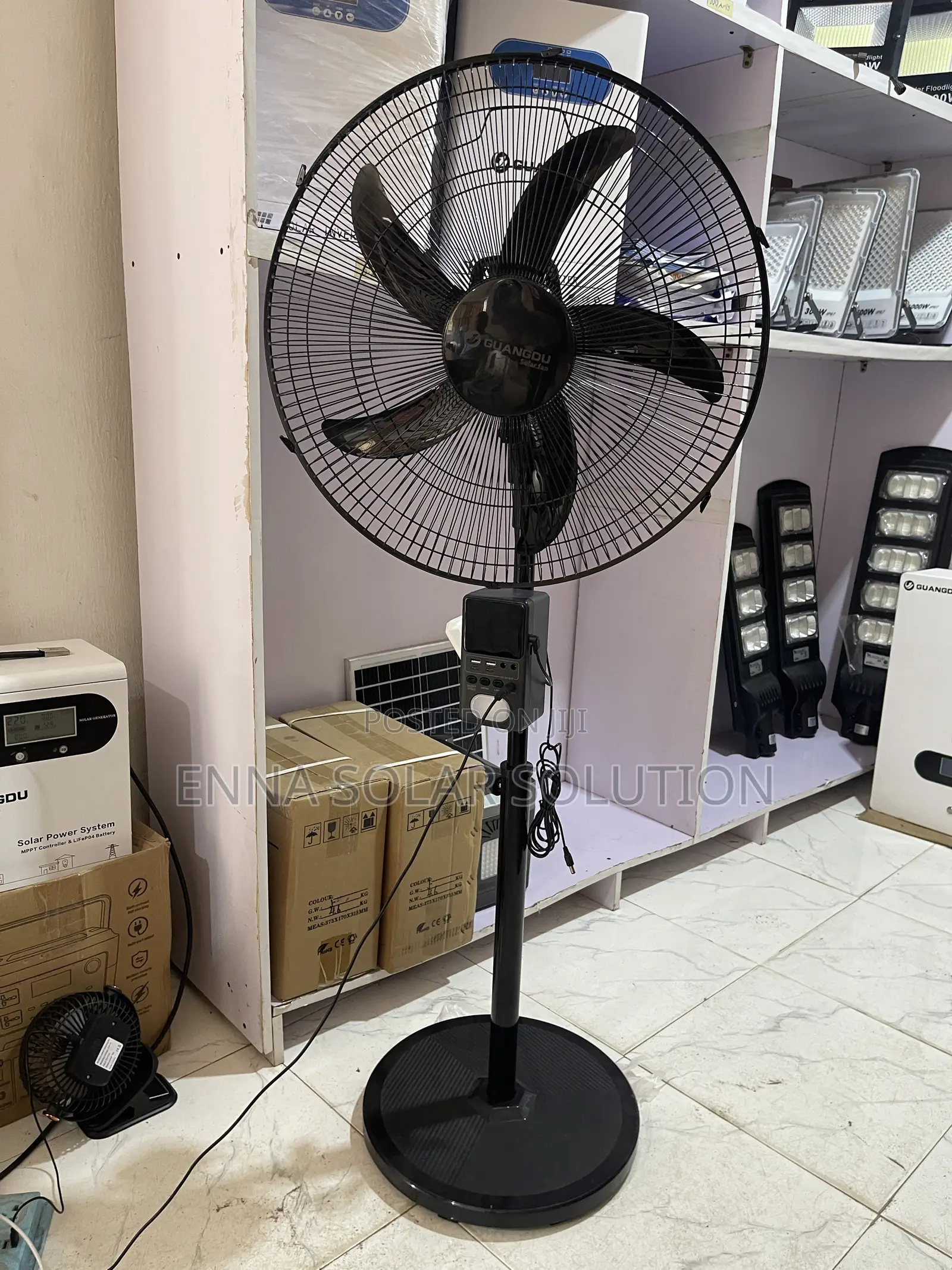 18 Inch Solar Rechargeable Fan With Detachable Power Bank