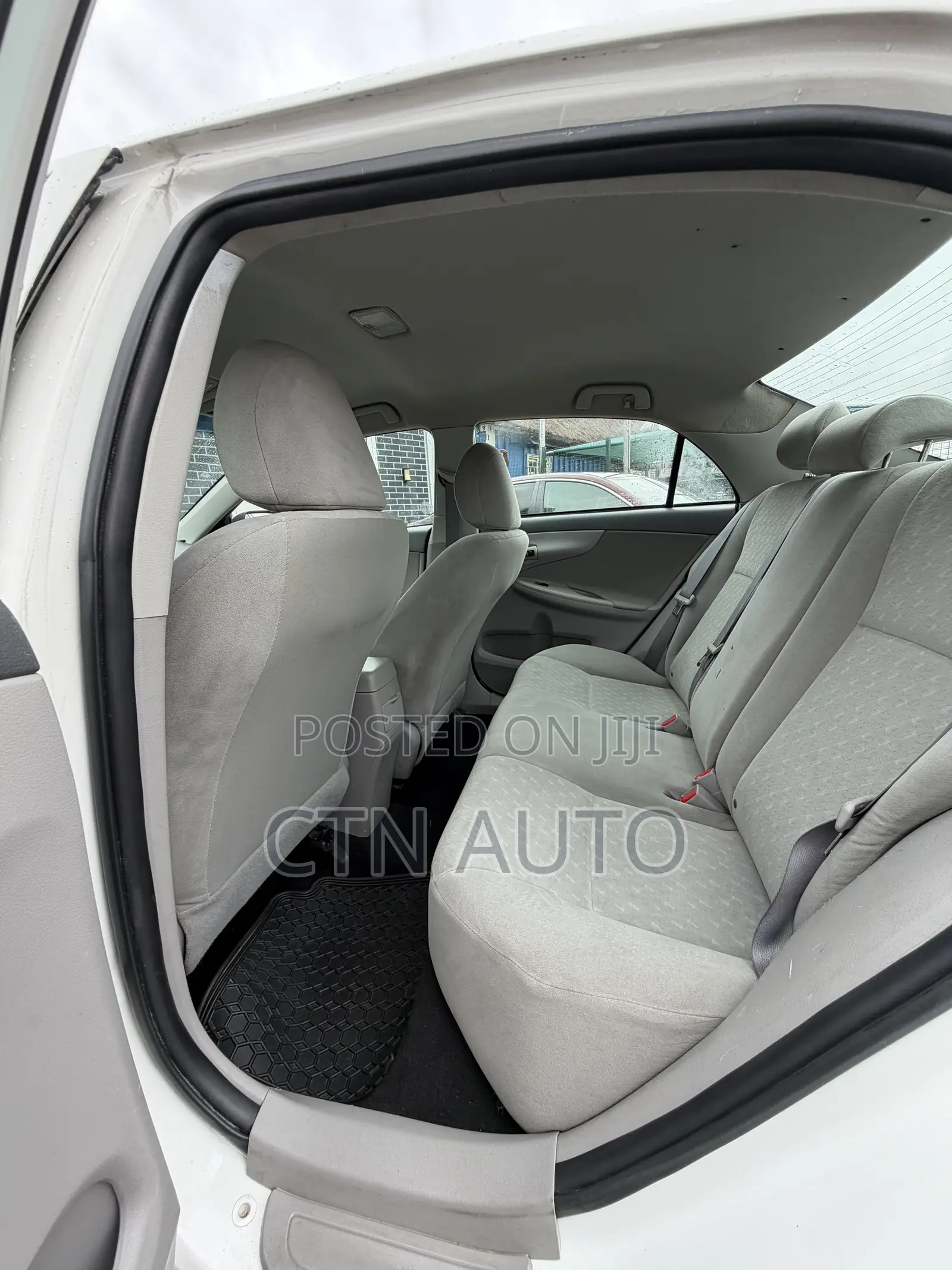 Toyota Corolla LE 4dr Sedan (1.8L 4cyl 4A) 2010 White