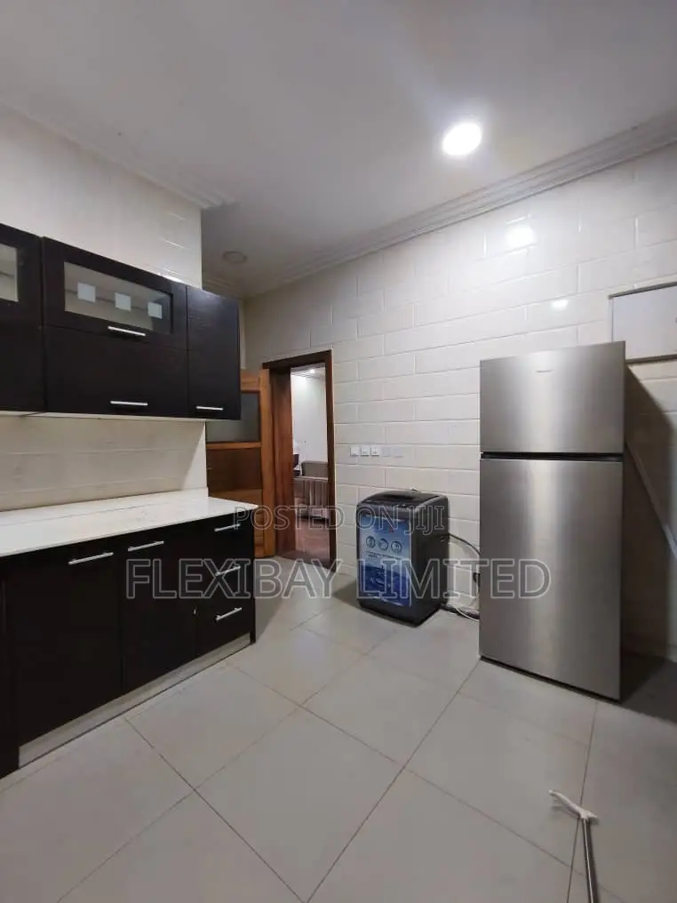3bdrm Townhouse / Terrace in Lekki Phase 1 for rent