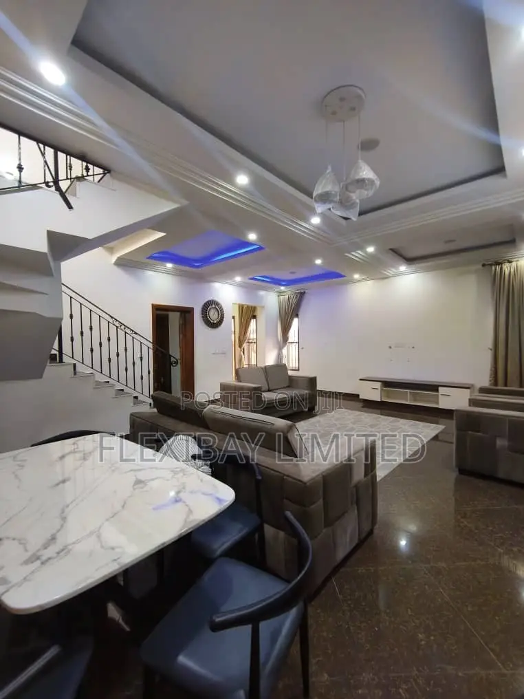 3bdrm Townhouse / Terrace in Lekki Phase 1 for rent