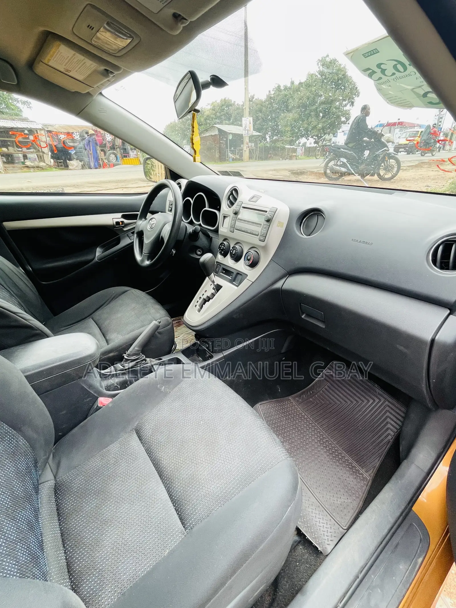 Toyota Matrix Hatchback FWD (1.8L 4cyl 5M) 2008 Gold