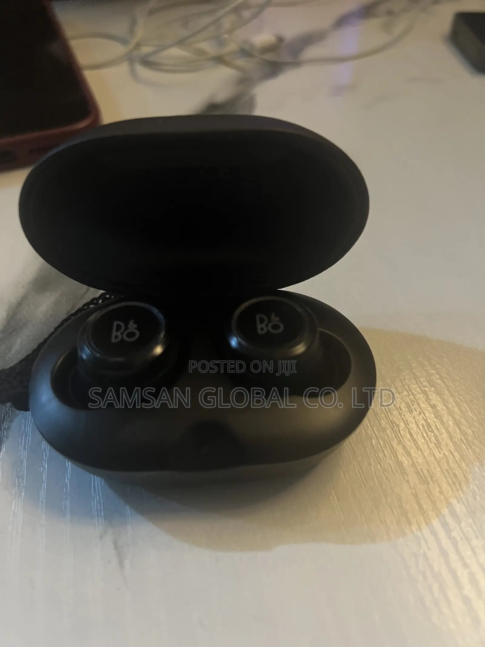 B O Beoplay E8 Earbud