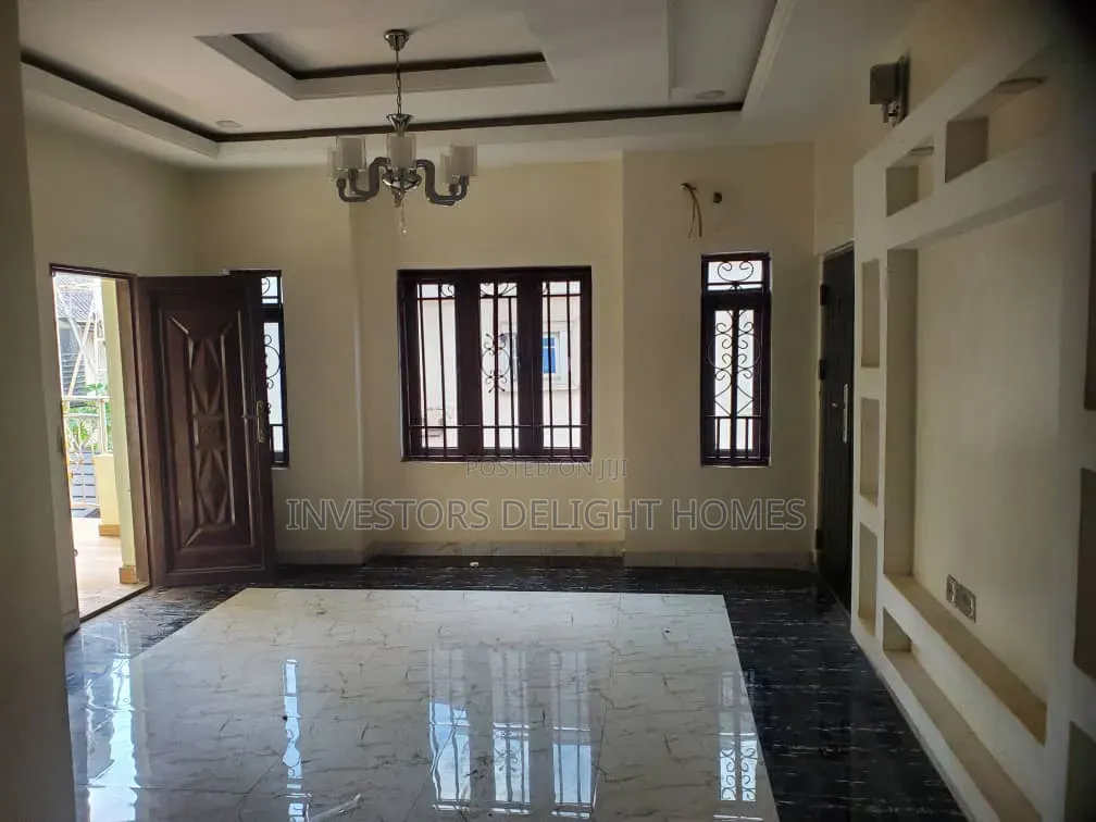2bdrm Block of Flats in Oshimili South for sale