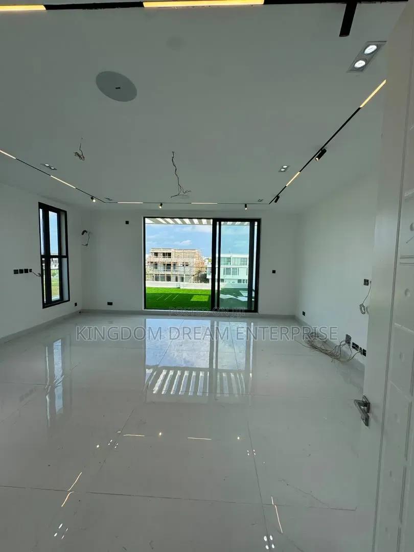 5bdrm Duplex in Cowrie Creek Estate for rent