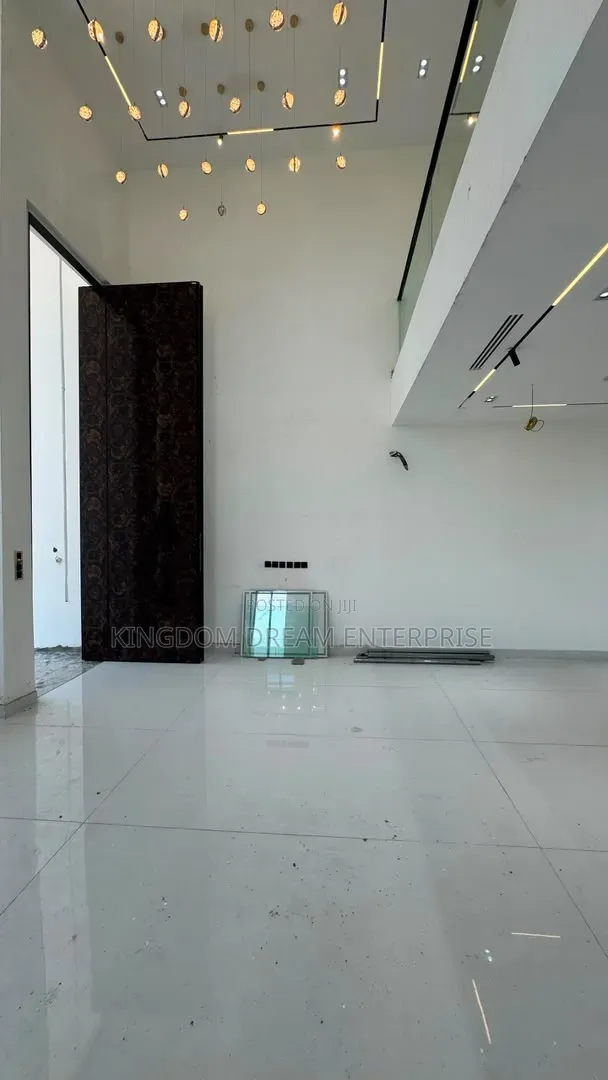 5bdrm Duplex in Cowrie Creek Estate for rent