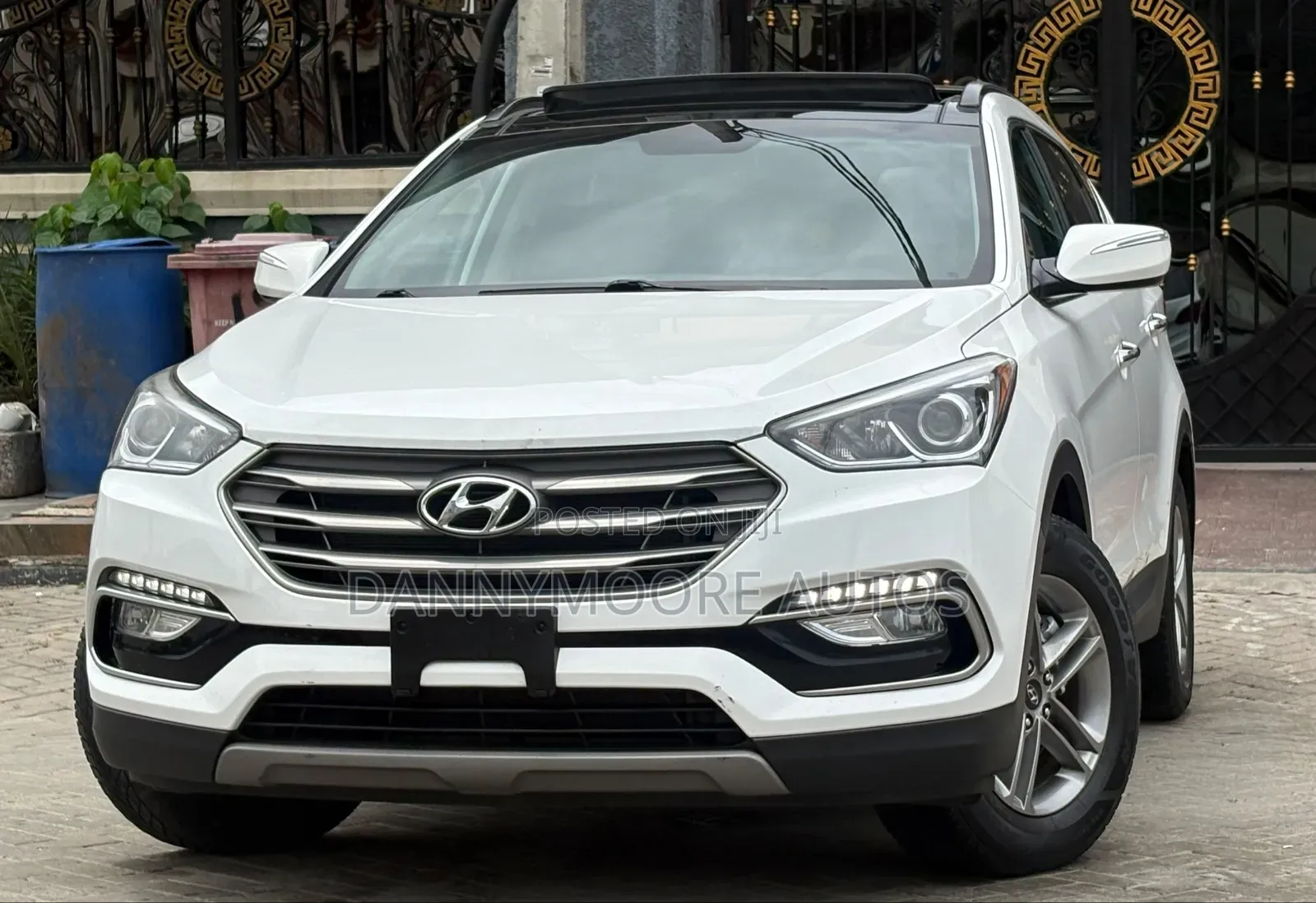 Hyundai Santa Fe SE AWD 2017 White