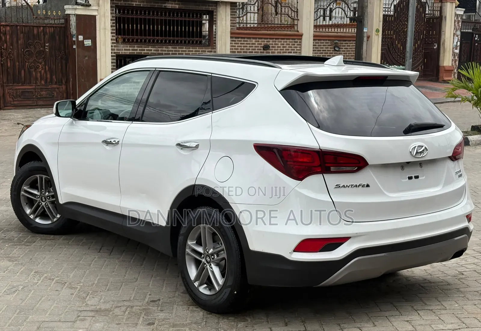 Hyundai Santa Fe SE AWD 2017 White