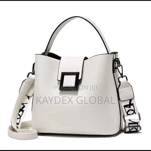 Medium Versatile Fashion Handbag