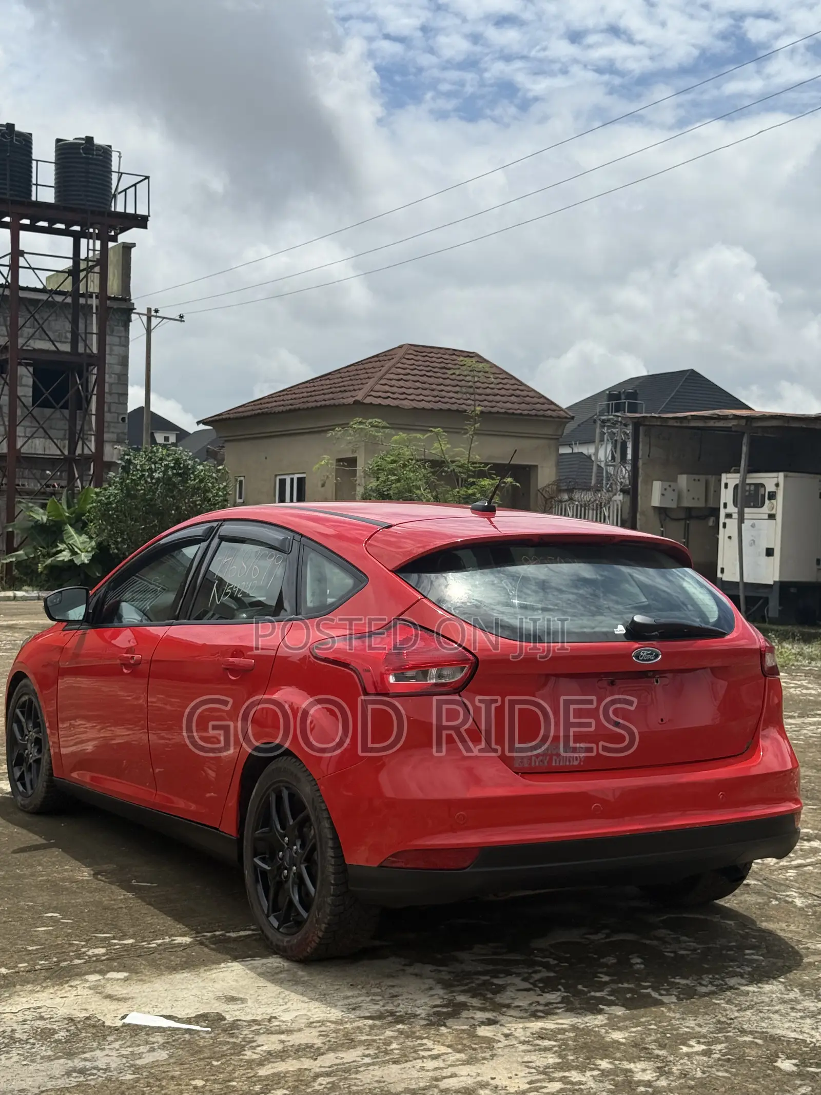 Ford Focus Titanium Hatchback FWD (2.0L 4cyl 6A) 2016 Red