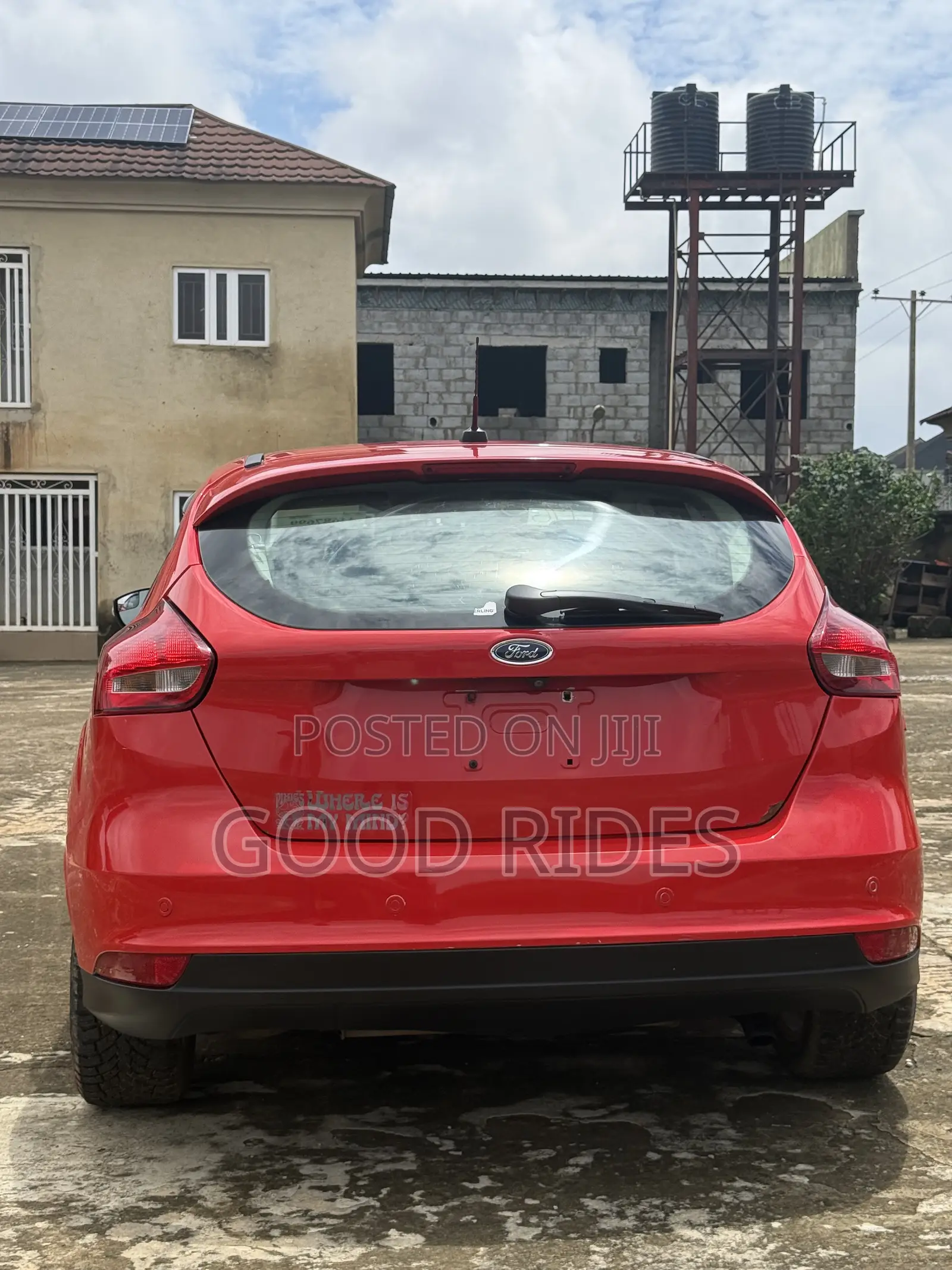 Ford Focus Titanium Hatchback FWD (2.0L 4cyl 6A) 2016 Red