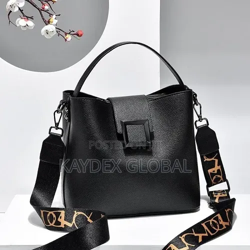 Medium Versatile Black Handbag