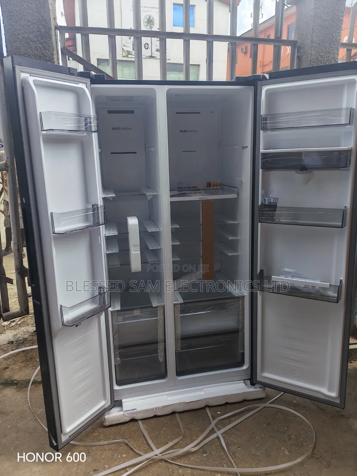 Hisense Inverter 529 Litres Said by Said Refrigerator >with Dispenser