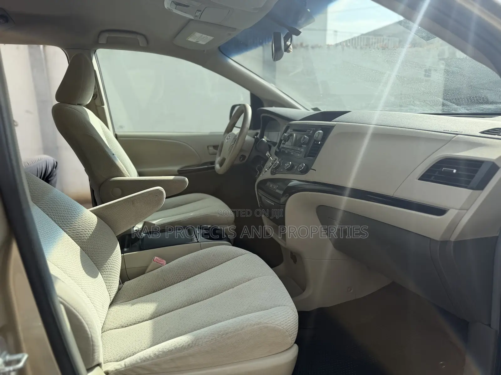Toyota Sienna LE AWD 7-Passenger 2013 Gold