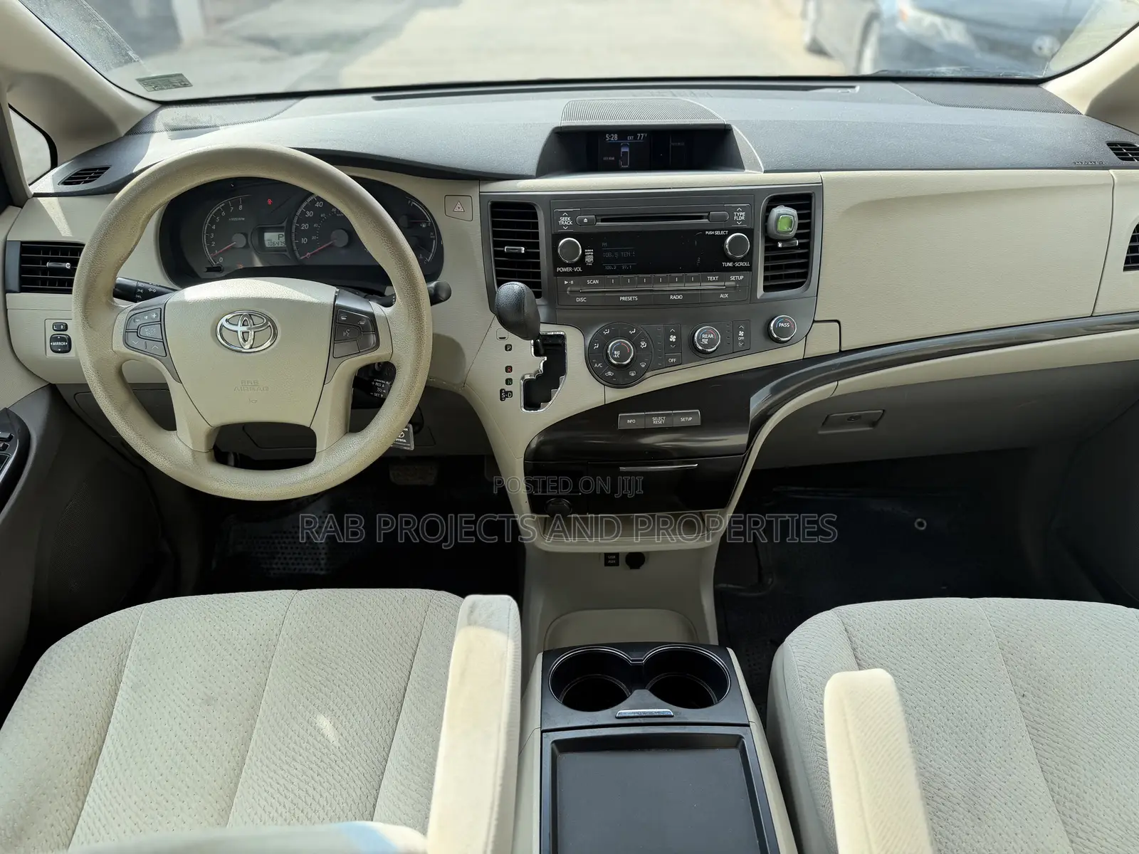 Toyota Sienna LE AWD 7-Passenger 2013 Gold
