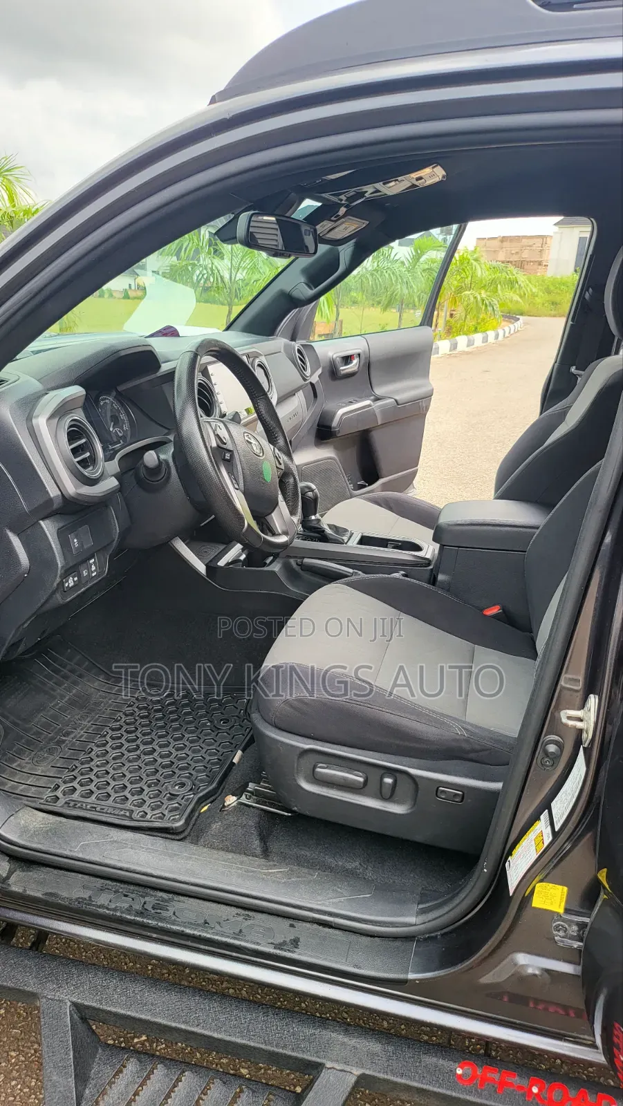 Toyota Tacoma Limited V6 4x2 Double Cab 127.4 in. WB 2020 Gray