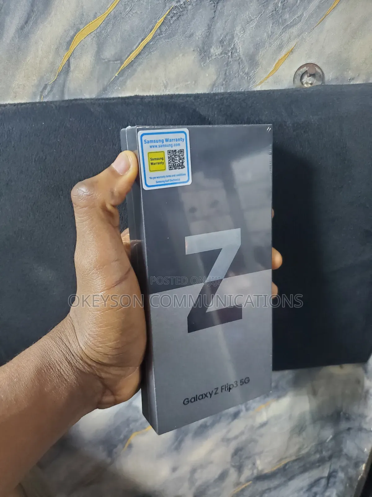 New Samsung Galaxy Z Flip3 5G 256 GB Gold