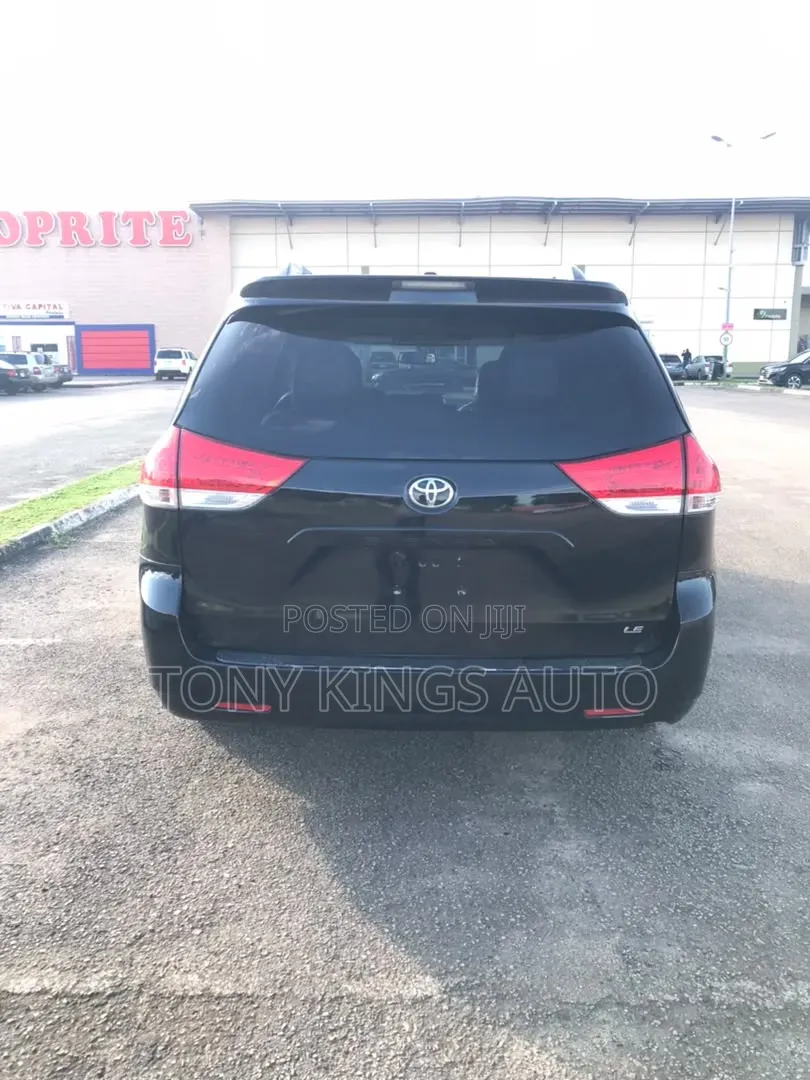 Toyota Sienna LE FWD 8-Passenger 2013 Black