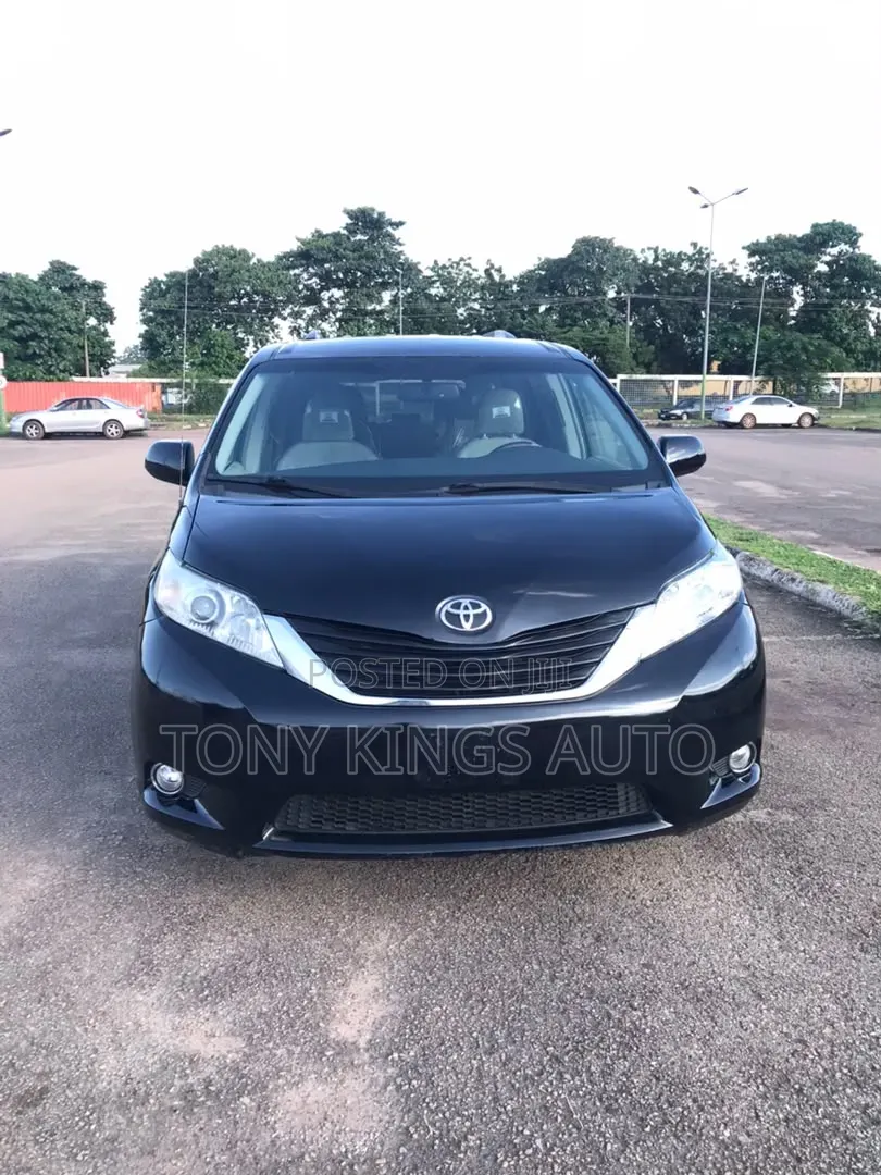 Toyota Sienna LE FWD 8-Passenger 2013 Black