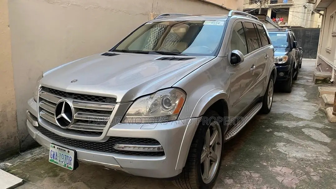 Mercedes-Benz GL-Class 2010 Silver