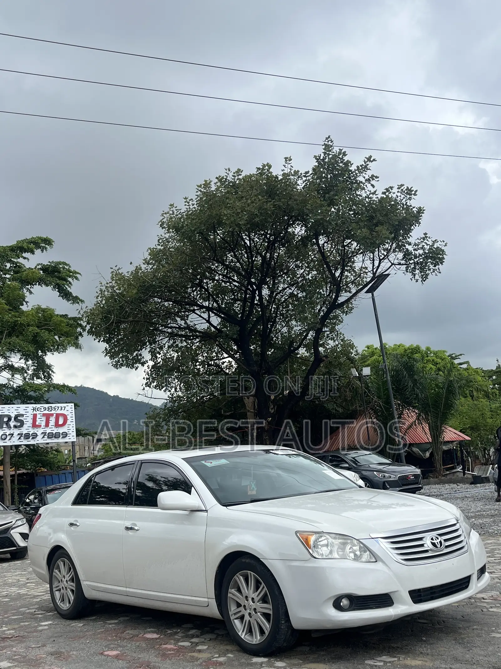 Toyota Avalon 2010 White