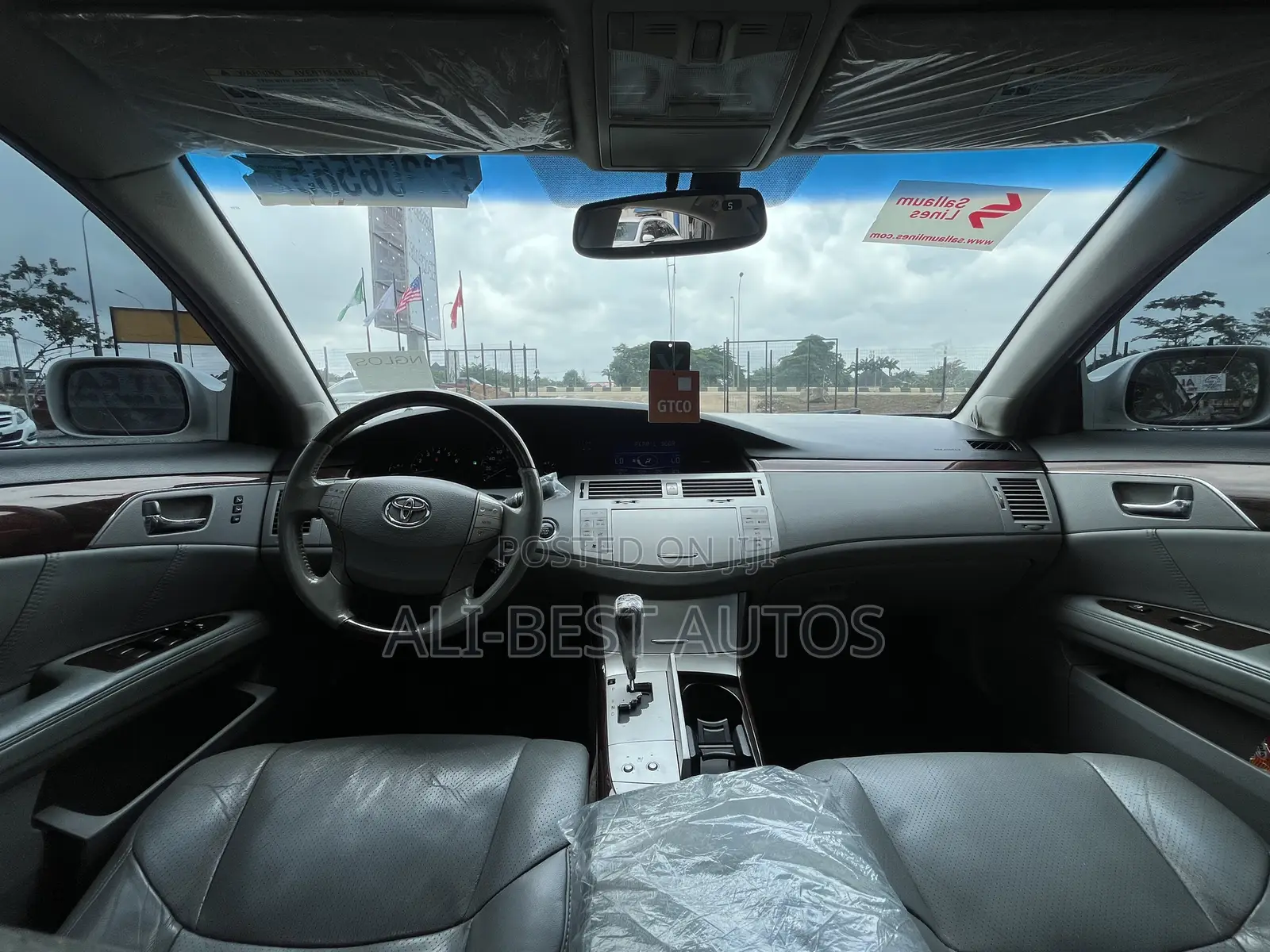 Toyota Avalon 2010 White