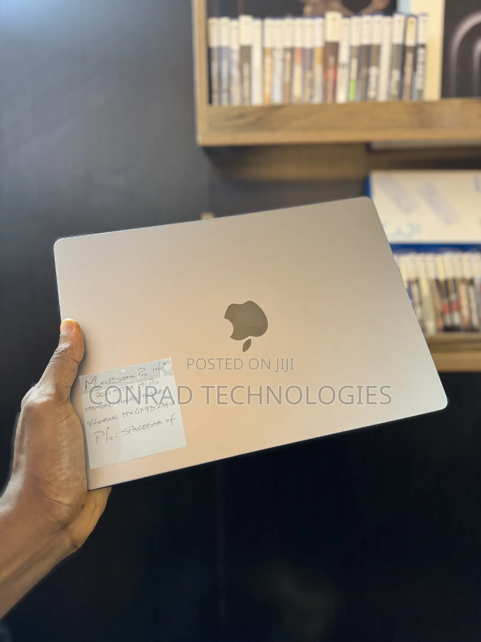 Laptop Apple MacBook Pro 2021 M1 16GB Apple M1 Pro SSD 512GB