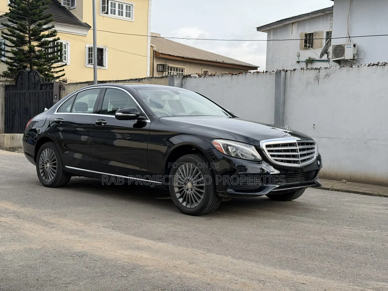 Mercedes-Benz C300 Luxury 4dr AWD 4Matic Sedan (2.0L 4cyl 7A) 2015