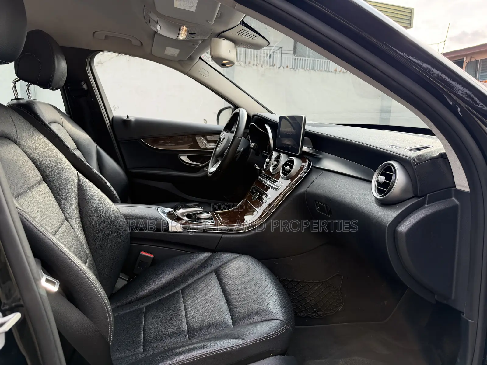 Mercedes-Benz C300 Luxury 4dr AWD 4Matic Sedan (2.0L 4cyl 7A) 2015