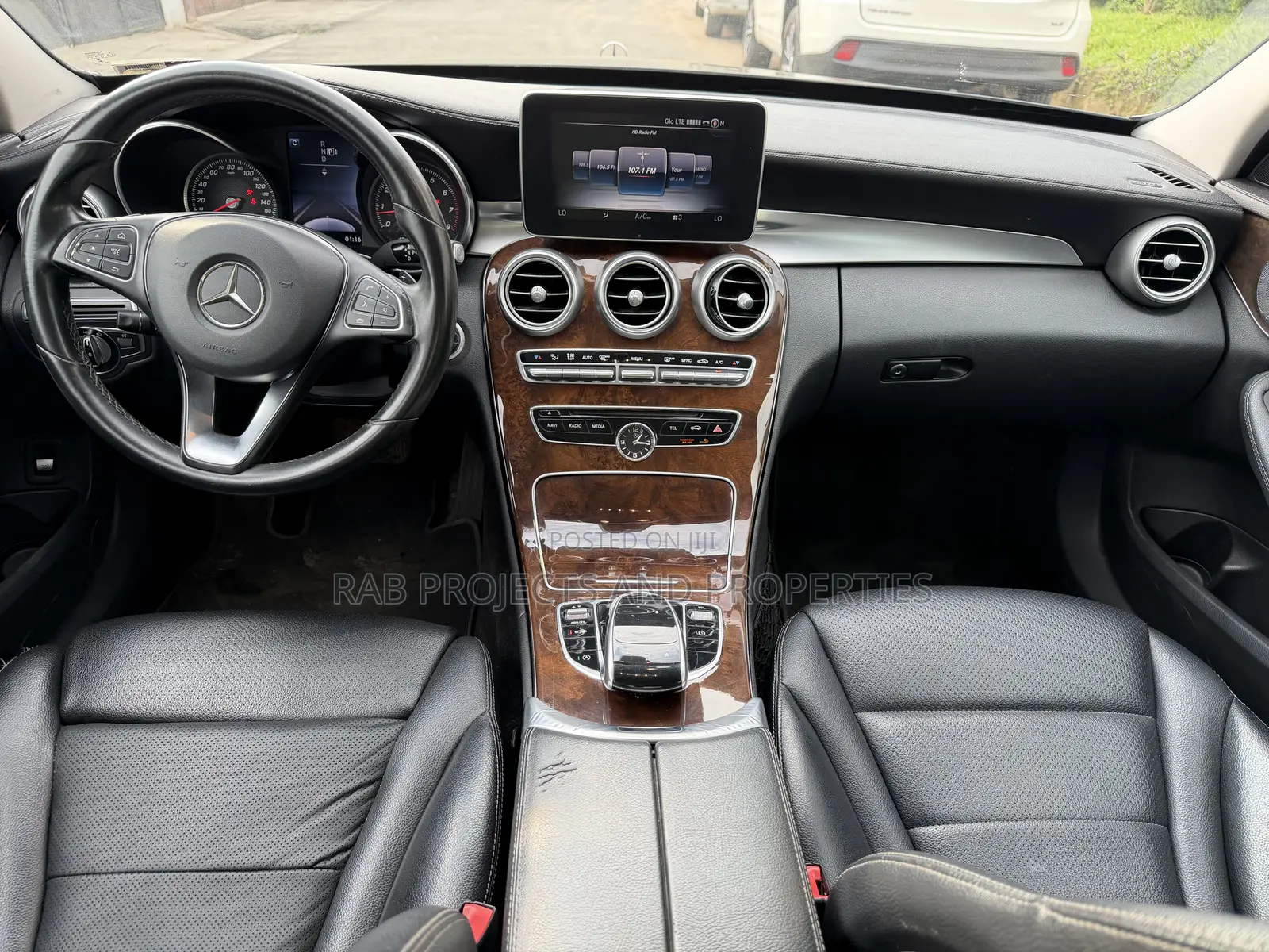 Mercedes-Benz C300 Luxury 4dr AWD 4Matic Sedan (2.0L 4cyl 7A) 2015