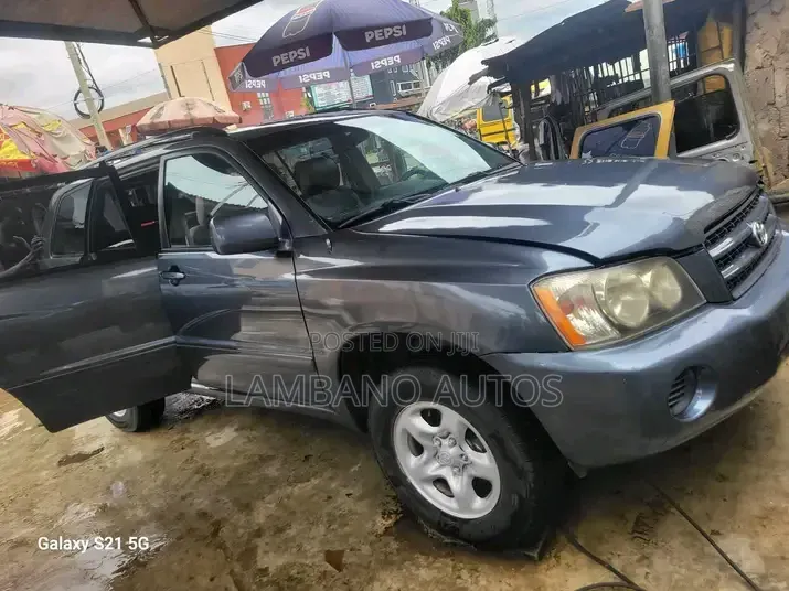 Toyota Highlander 2004 Gray
