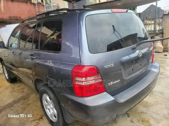 Toyota Highlander 2004 Gray