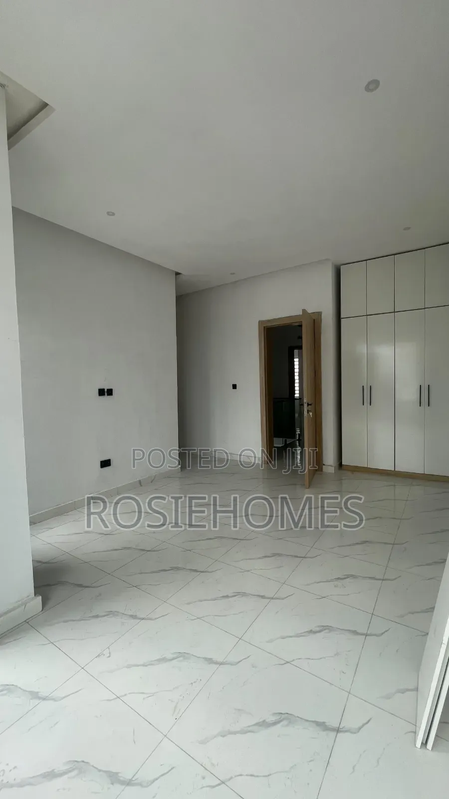 4bdrm Duplex in Ikota Gra for sale