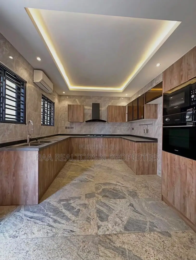 Furnished 4bdrm Duplex in Life Camp for sale