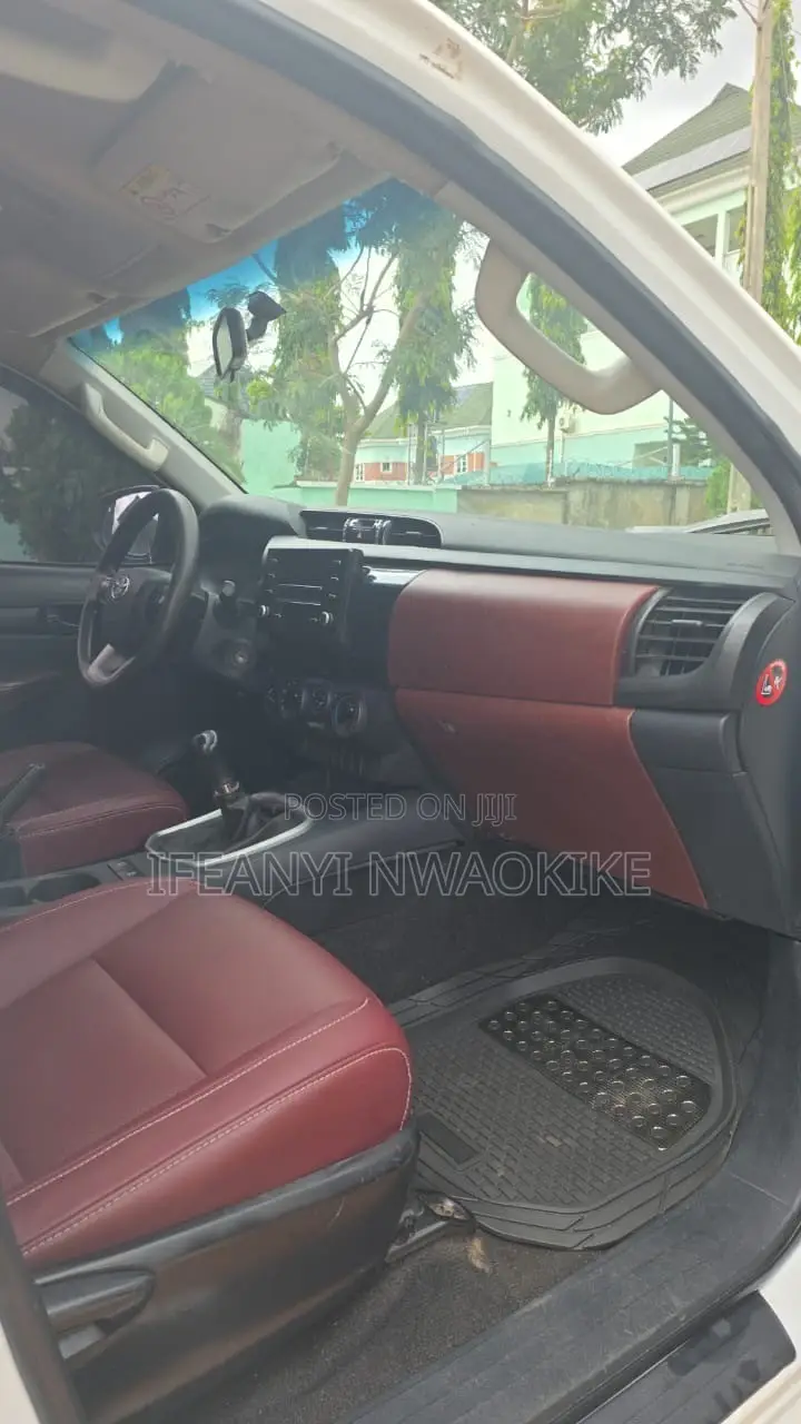Toyota Hilux 2015 White