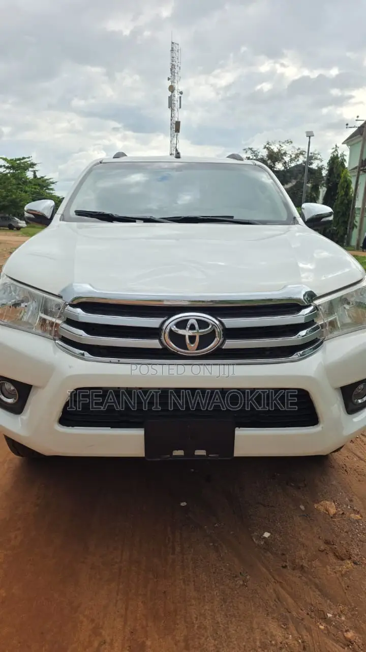 Toyota Hilux 2020 White