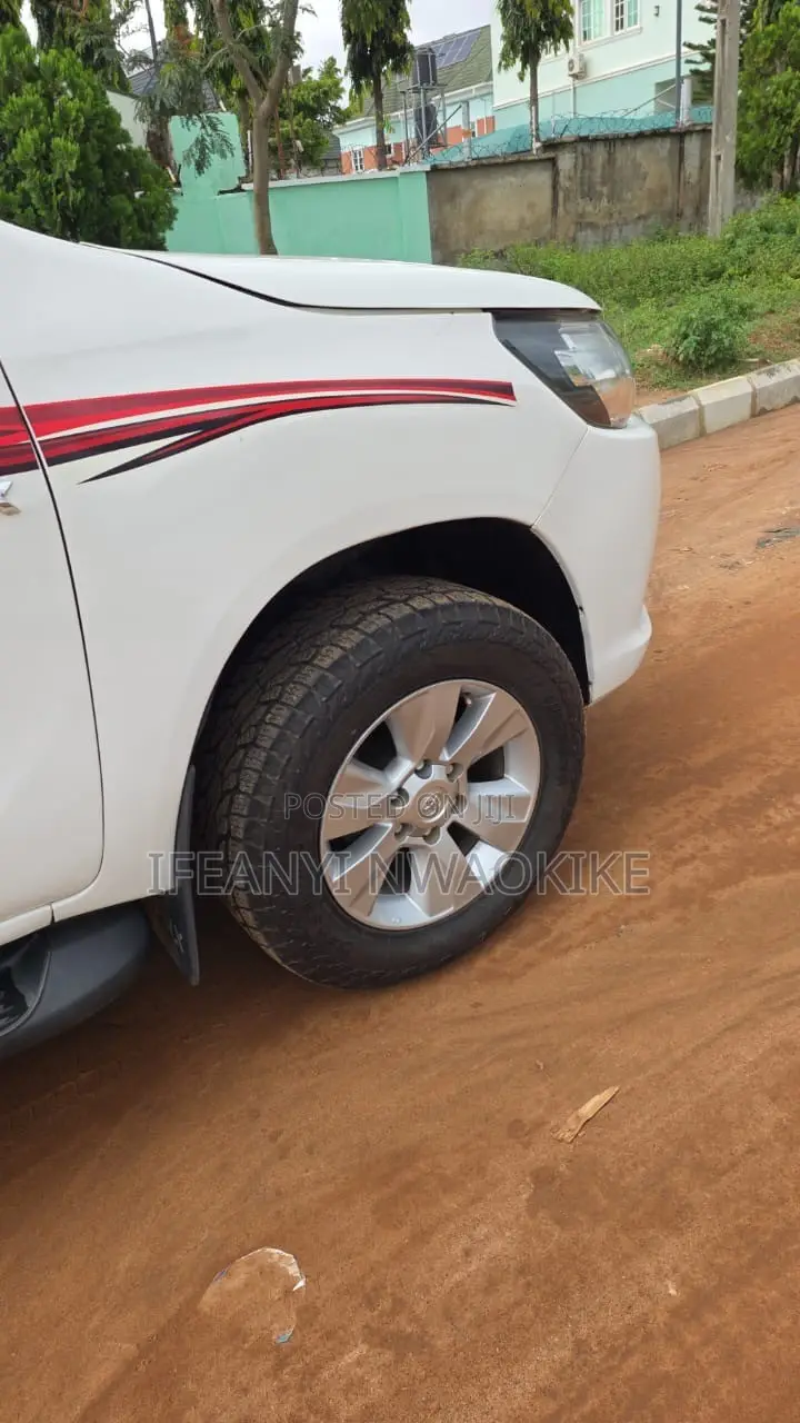 Toyota Hilux 2020 White