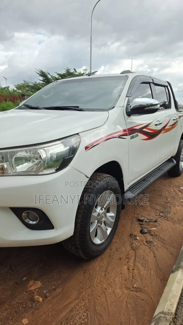 Toyota Hilux 2020 White