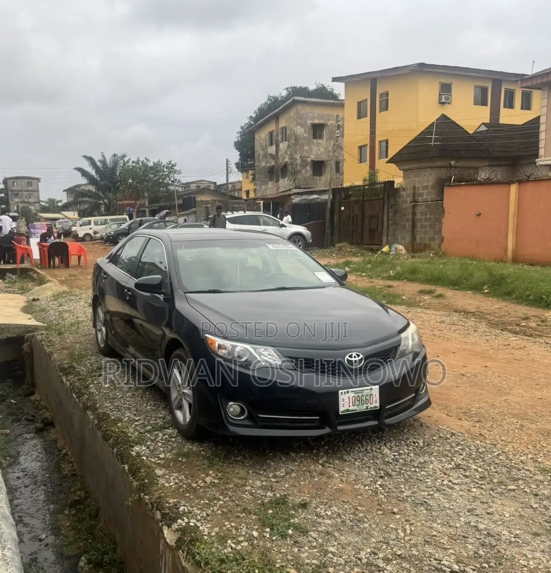 Toyota Camry SE 4dr Sedan (2.5L 4cyl 6A) 2012 Black
