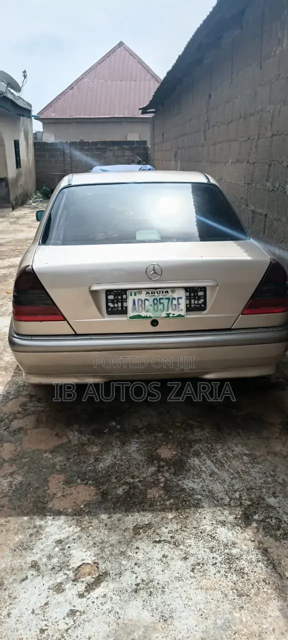 Mercedes-Benz C230 2000 Gold
