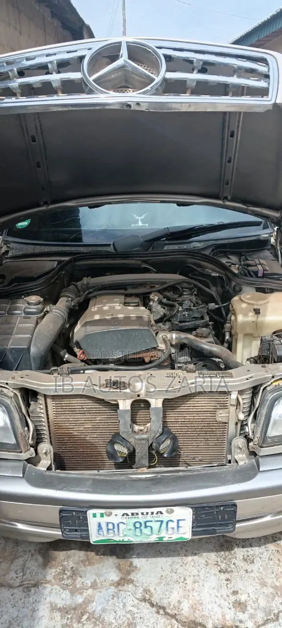 Mercedes-Benz C230 2000 Gold