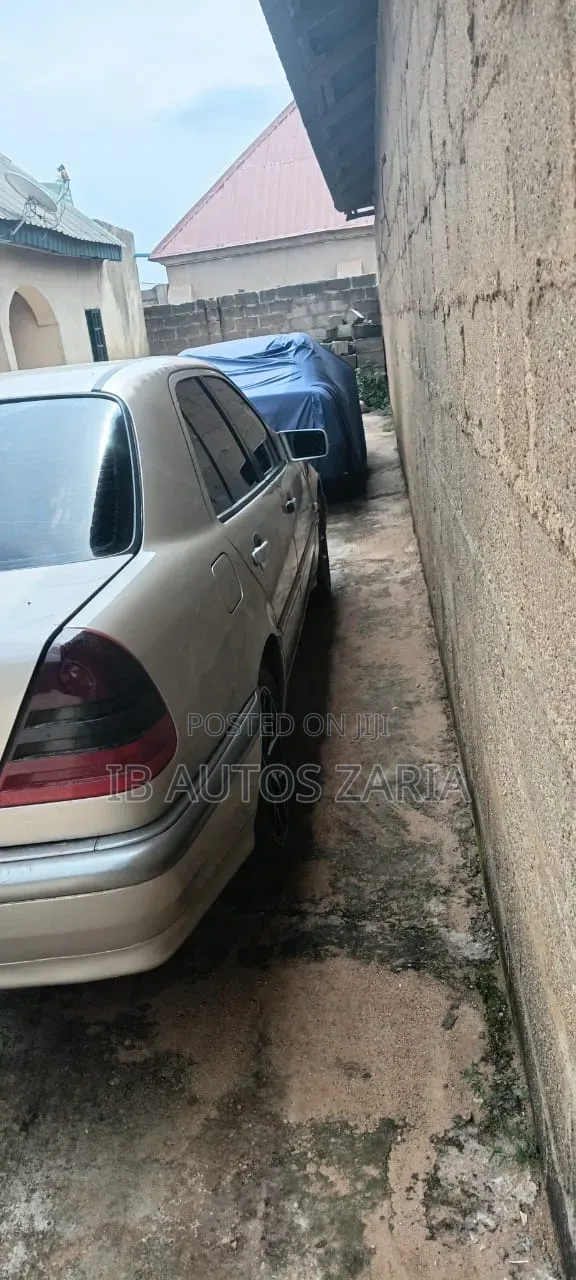 Mercedes-Benz C230 2000 Gold