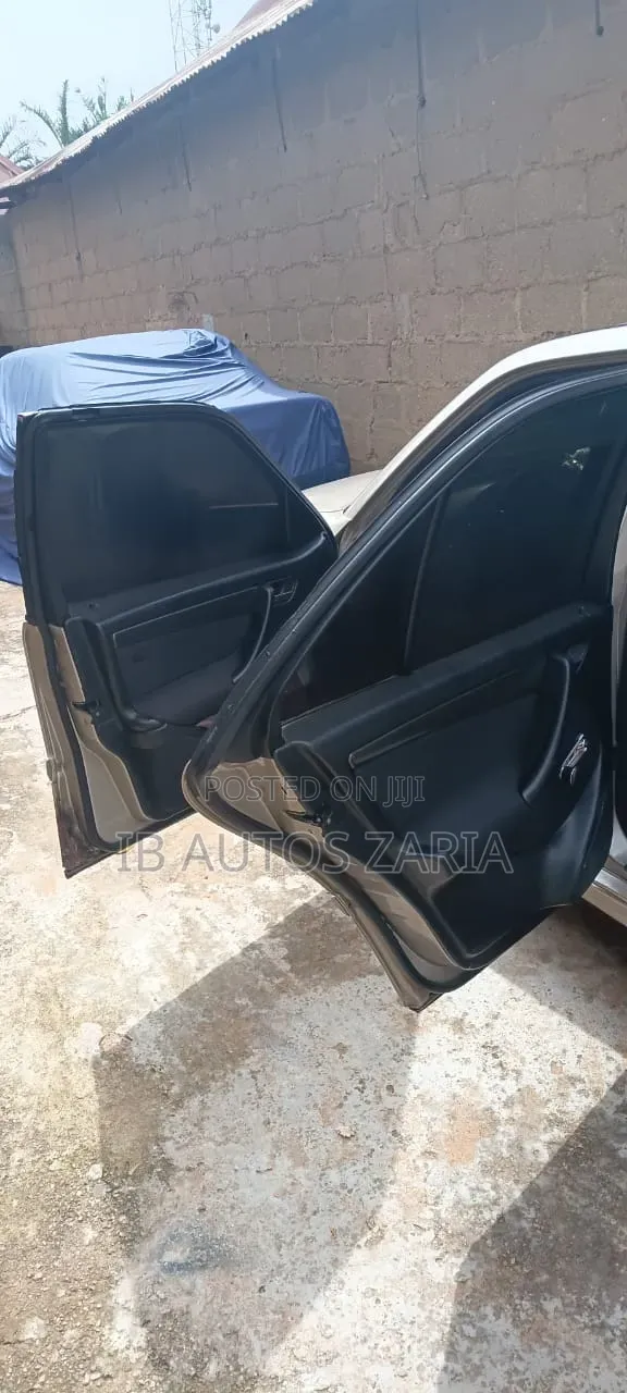 Mercedes-Benz C230 2000 Gold
