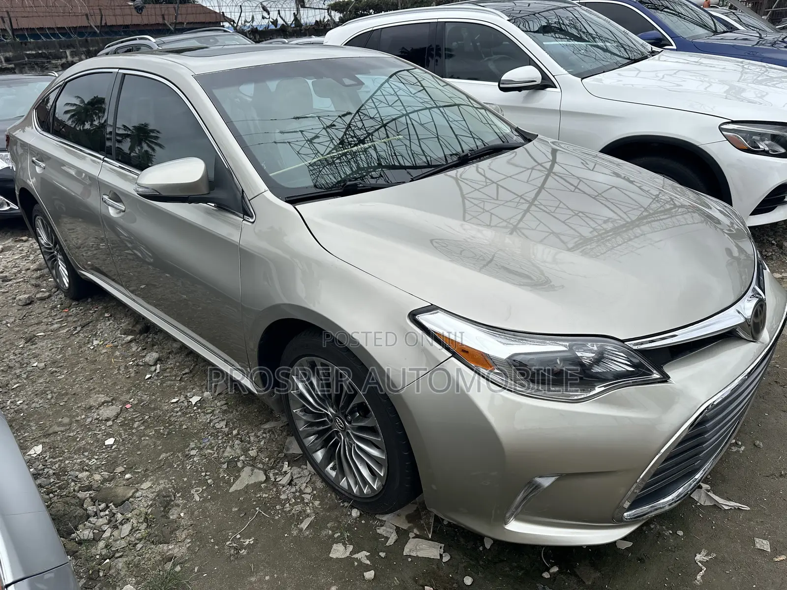 Toyota Avalon Limited FWD Sedan (3.6L 6cyl 6A) 2016 Gold