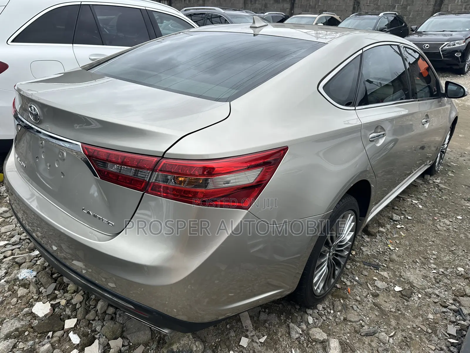 Toyota Avalon Limited FWD Sedan (3.6L 6cyl 6A) 2016 Gold