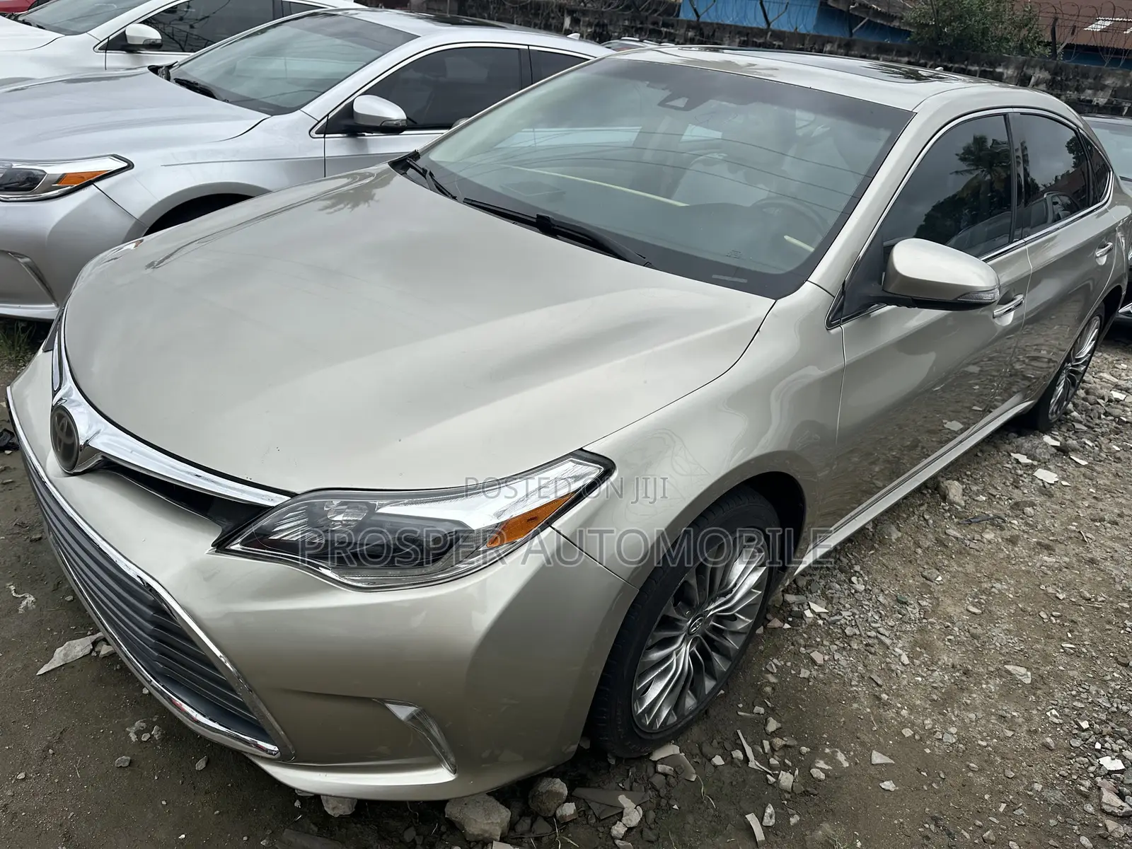 Toyota Avalon Limited FWD Sedan (3.6L 6cyl 6A) 2016 Gold