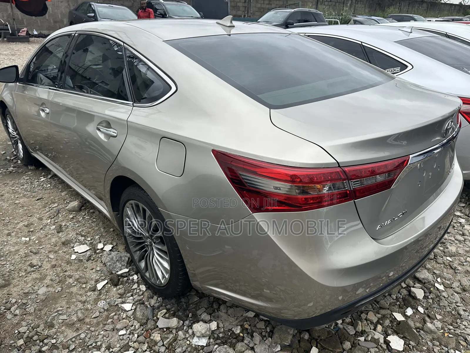 Toyota Avalon Limited FWD Sedan (3.6L 6cyl 6A) 2016 Gold