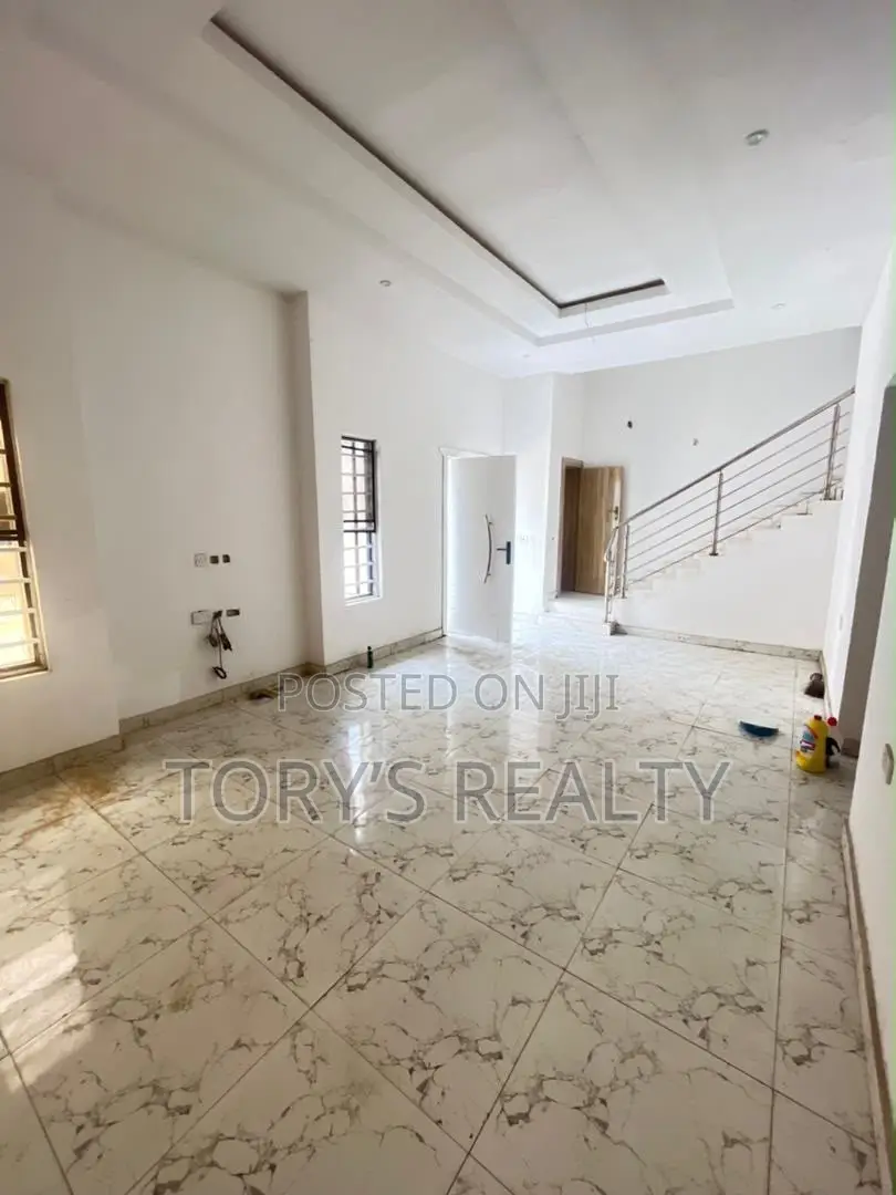 4bdrm Duplex in Lekki Phase 2 for rent
